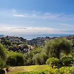 Beautiful Villa In A Peaceful Location In Nice