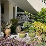 Appartement En Rez De Jardin Dans Villa A Nice