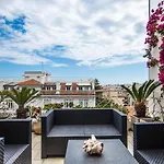 Apartment Fleurs De Furnished Flat