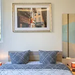 Beautiful , 3 Min Walk , Free Parking, Near Negresco Apartment