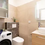 Beautiful , 3 Min Walk , Free Parking, Near Negresco Apartment Nice