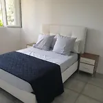 Renovated Airport Apartments: Transit Hub With Parking *