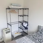 Renovated Airport Apartments: Transit Hub With Parking *
