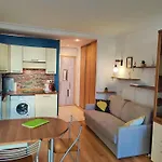 Close To Beaches And Shops, Up 6 Pers Apartment *