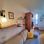 Apartment Close To Beaches And Shops, Up 6 Pers *