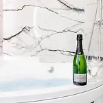 Renting - France - Luxury Palace Jacuzzi - Few Meters From Sea Apartment *