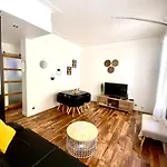 Grand T2 En Rez De Chaussee Avec Grande Terrasse Proche Du Centre Tramway A 2 Mn Apartment *