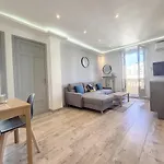 Nestor&Jeeves - Palais Hispania - Top Floor Apartment