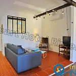 Riviera: Spacious 3-bedroom With Sea View In Old Town