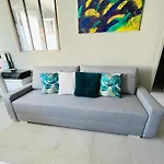 Nice West Cosy Flat Balcony, Near Airport, Train, Beach, Public Transport, Supermarket, Comfortable And Well Equipped