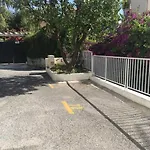 Large Studio Apartment With Parking