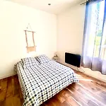 Grand T2 En Rez De Chaussee Avec Grande Terrasse Proche Du Centre Ville Tramway A 2 Mn