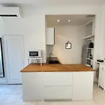 Renting - Grimaldi - Place Heart Of Golden Square - Ac - Fully Equipped Nice
