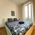 Renting - Grimaldi - Place Heart Of Golden Square - Ac - Fully Equipped Nice