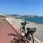 Jardin Sur La Promenade Des * Nice