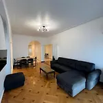 Jardin Sur La Promenade Des Apartment