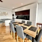 Downtown Modern Luxury Condo - 3 Bedrooms 3 Baths