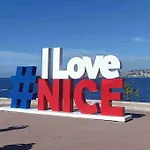 Nice Riviera Fabulous Seaside Apartment With 3 Bedrooms
