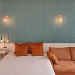 Boutique 1 *