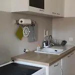 Central Studio Apartment *