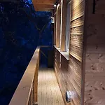 Chalet Dans Les Arbres
