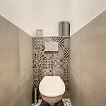 Old Town Place Rossetti Themed 2br Full Air Conditioning *