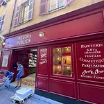 Old Town Place Rossetti Themed 2br Full Air Conditioning