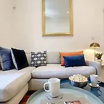 Apartment Nestor&jeeves - Cozy Maccarani - Center, Close Sea *