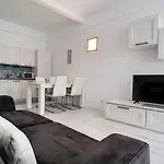 Nestor&jeeves - Royal - Central, Close Sea Apartment *