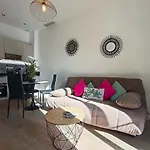 Superbe 2 Pieces Carre D'or Avec Grande Terrasse