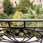 Apartment Charming Overlooking A Beautiful Garden