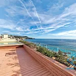 Royal Lux Spacious Seaside Pool Apartment *