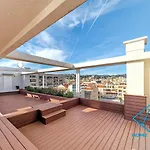 Royal Lux Spacious Seaside Pool Apartment