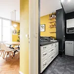 Spacious And Elegant Apartment With Sunny Terrace
