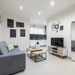 Charming 1 Bdr Old Town