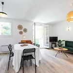 2 Bdrs & Parking In The Old Town !