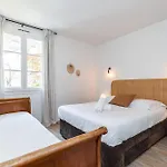 2 Bdrs & Parking In The Old Town ! Apartment *