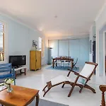 Extraordinary View On Port And Castle Hill - 1 Bdr & Parking