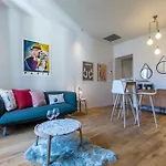 Refined & Cozy 1 Bedroom Downtown Apartment *