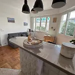 Le 29 Promenade Des - Golden Square Apartment
