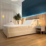 Apartment Sunshine Getaway - Stylish In The Heart Of