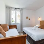 Apartment 2 Bdrs & Parking In The Old Town ! Nice
