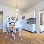 Refined & Cozy 1 Bedroom Downtown Apartment