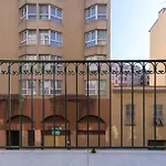 Brand New 1 Bdr Place Du Pin