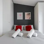 Magenta Square Central 1 Bdr With Ac