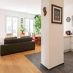 #22 Emma 2bdr Balcony Center Town 2mins Tramway Apartment