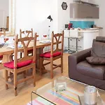 #22 Emma 2bdr Balcony Center Town 2mins Tramway Apartment *