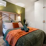 Renting - 9b Massena - Chic Escape In The Heart Of Comfort & Charm ! Apartment Nice
