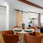 Renting - 9b Massena - Chic Escape In The Heart Of Comfort & Charm !