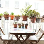 Sunny Apartment Garibaldi Port, Private Parking